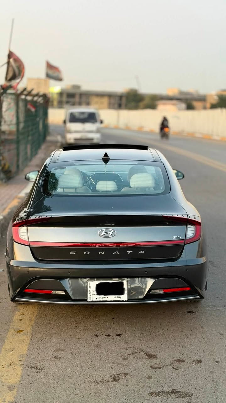 السلام عليكم سوناتا وارد خليجي 2022
السياره ماشي 97000kM - مكينه 2500 mpi

والسياره تحويل مباشر

مكاني بغداد والسعر 173 بيها مجال

المواصفات:

-دخول ذكي وترحيب في السائق عند اقتراب من السياره وتشغيل عن بعد

-صندوق ذكي عند اقتراب من السياره

-بك لايت LED . امامي ايضا LED + اضائه داخليه LED

-المري كهرباء شفط واشاير في المري

-ويل سبورت

-كامره خلفيه وكامره اسفل سياره عند الرجوع

-فتحه سقف بانوراما كهربائيه بل كامل 

-كشنات مخمل لون اوف وايت

-كشن سائق كهربائي 

-سايد بريك كهربائي

-اوتو هولد و حساسات اماميه وخلفيه

-شاشه لمس تدعم كار بلي واندرويد اوتو  

-شحن واير ليس 

-تحكمات استيرن

-كروز سرعه وشفتات ستيرن

-درايف مود 5 وضعيات ال ECO و SMART و CUSTOM و COMFORT و SPORT 

-قطعتين تبريد خلفيه

- سائر خلفيه في النوافذ حاجبه للشمش

بيها نص قطعه صبغ باب سايق وكم ملاحظه بسيطه بارد بل تكمه والبنيد  وكير ومكينه كفولات 

للاستفسار *********** موجود واتساب هم
