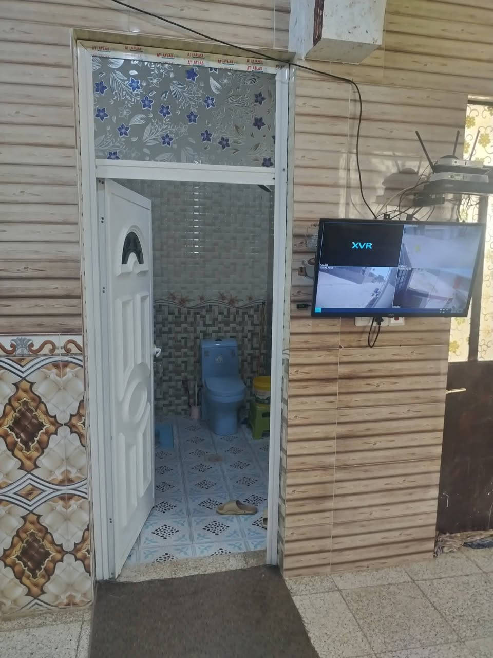 دار للبيع في حي الفخريةقرب حديقة الرايةمساحة البيت 160متر
يحتوي على
غرفه 5×5
غرفه 5×4
استقبال 5×4
مطبخ مفتوحه على هول مساحة 7×5
حمام خارجي وداخلي شرقي وغربي 
منزع جوه الدرج كما واضح بصوره يضم مكان المغسله والغساله + ثلاجه منور من جهت المطبخ ومنور من جهت غرفة النوم مساحته متر ×5
#الاستفسار***********
@الجميع
