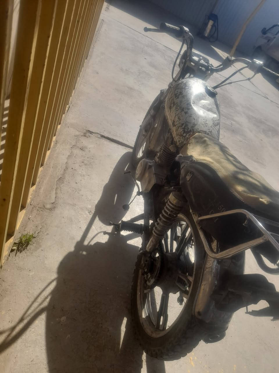 السلام عليكم موطور للبيع نامه
مودذيل 15 بس المحرك لاطش ابيع كوم حديد 
السعر 125  وبي مجال مكاني العلم قرب 
صيطرت 14 بغصل العناب هاذه رقمي 
***********
