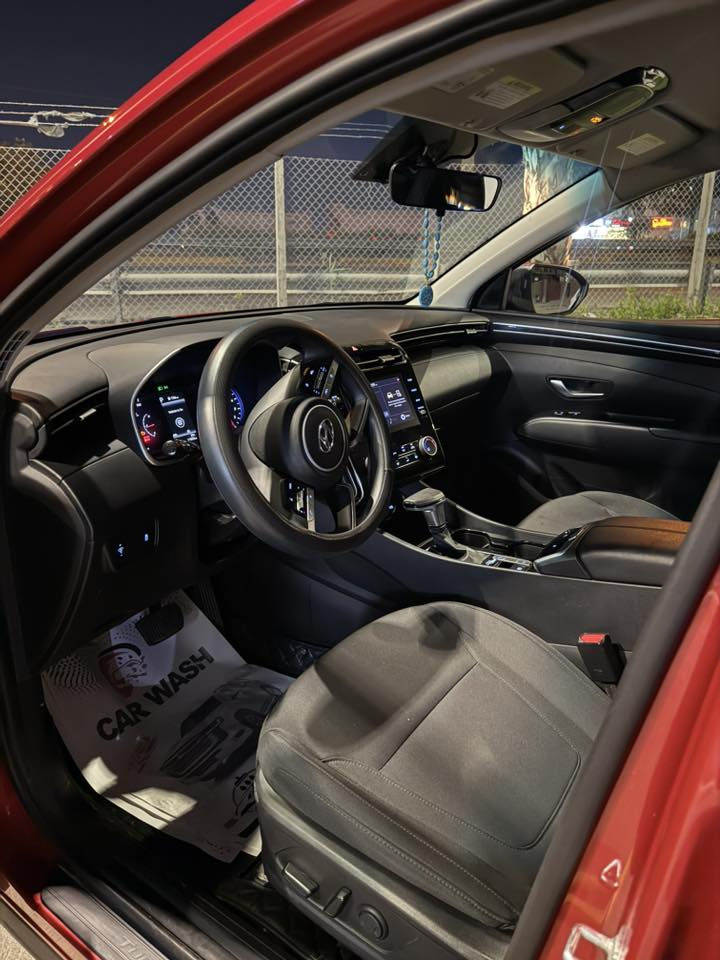سلام عليكم توسان فول مواصفات SEL
2022 HYUNDAI TUCSON, SEL
توسان امريكي فول للبيع 

شاشة لمس  Apple CarPlay و Android auto 

تشغيل بصمة 

مقاعدة تدفئة 

نظام Lane Keep Assist للمحافظة على المسار 

تنبية نقاط العمياء Blind Spot Monitoring

كاميرا خلفيه 

أنارة ترحيب 

مثبت سرعة 

تحكم استيرن 

المحرك 4 سلندر 

سعة المحرك 2.5 

نظام الدفع: دفع أمامي (FWD) أحياناً دفع رباعي اختياري  

حادثه جاملغ جهه السايق موجودة صورة الحادث 

عنواني المنصور داودي 

***********
***********
