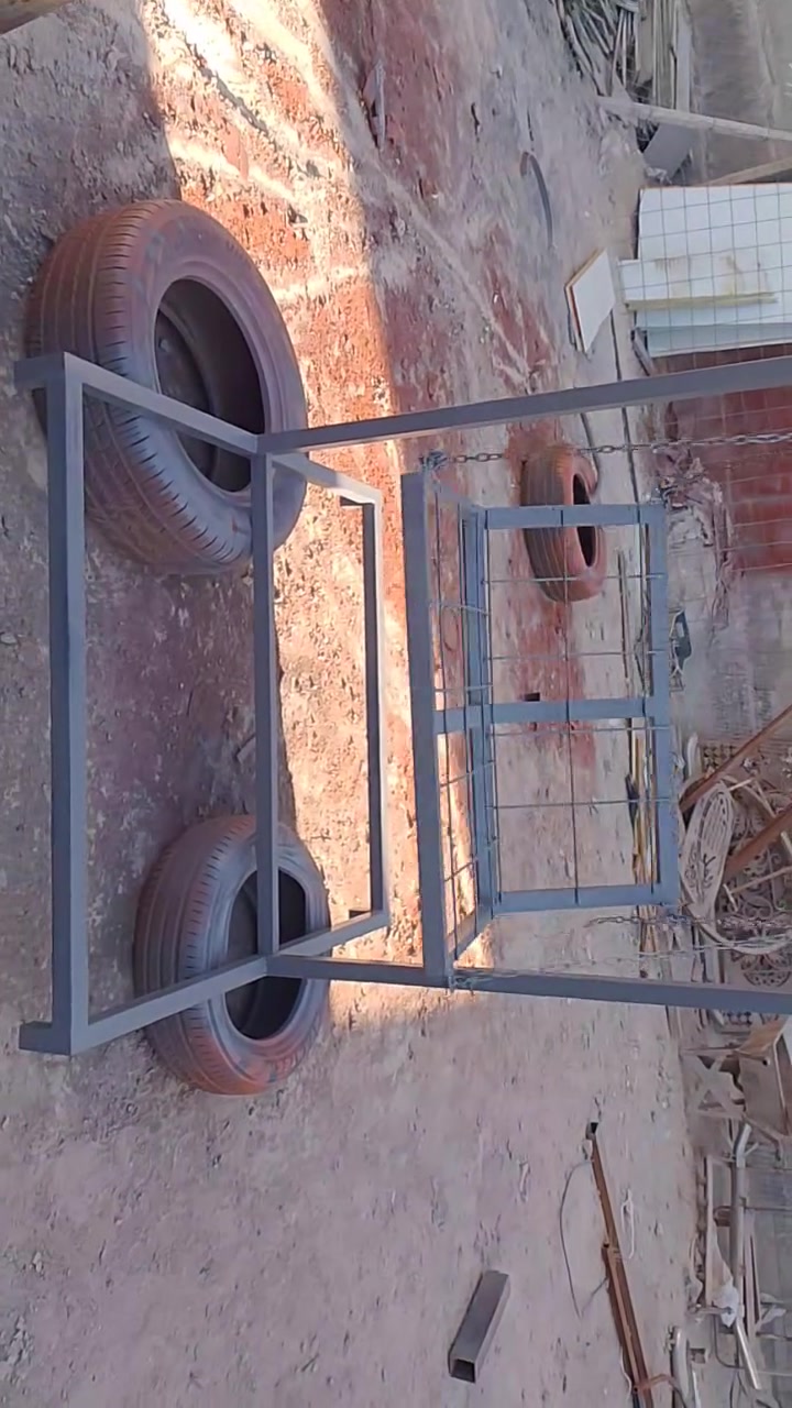 مراجيح اثنين وحدة 4نفرات وحده نفرين تفصال حديد ثقيل يتحملن اي وزن ....حي الاطارات شارع عشرين *********** بي واتساب
