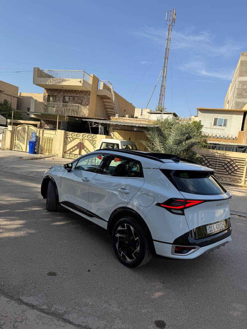 السلام عليكم كيا سبورتج 2025 فئة GT LINE  ابيض بغداد فول مواصفات كير مكينة مكفول
 ماشية 21 الف 
بيها تفاصيل بسيطة ناشرة صورة السونار 

المواصفات :- GT LINE
فول 

مكان السياره زيونة 

السعر (23،900$) بيها مجال بسيط 

للأستفسار (***********) بغداد, العراق
