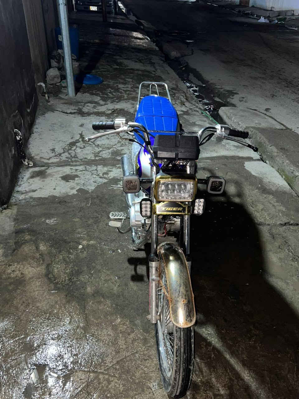 سلام عليكم ماطور تايجر مديل 2019مفتوح مبدل كاسكيت ماطور شرط كله شغاله اشاير لايت نشرات سعر 400وبيها مجال عنوان موصل حي القاهرة
***********واتساب مفتوح خاص مفتوح
