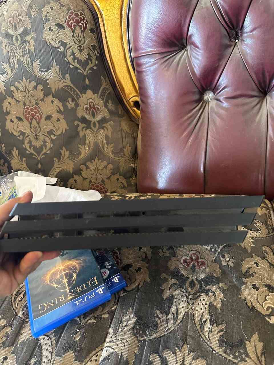بلي 4 برو. 1 تيره  كامل نضيف
سعره 225 ويا الاقراص ويدات 2 
عنوان بغداد
 ***********
