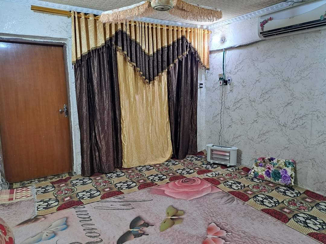 السلام عليكم 

نصف قطعة 72م شرك للبيع في قطاع 9 
على الشارع الفلاح بثاني فرع من جهة الاشارة

 بناء عكادة نظيفة

تحتوي على غرفة نوم واستقبال ومطبخ ومنور وحمام وتواليت وفوك بيها غرفة وحدة وسطح

وبيها مؤجر حالياً تريد تسكن بيها او تعوفها مؤجرة

بأسم شخص واحد ثاني يوم يفتحلك بيان

للأستفسار أكثر الاتصال على الرقم

***********
