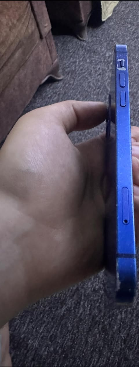 يراده تبديل بطاريه والايسي مال شحن بس جهاز ما مبدل بي شي كله مكفول مكاني  بغداد بل لبياع أنطي سعرك عجبني أكلك تعال اخذه
***********
