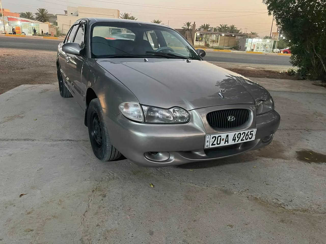 سوناتا موديل 2000
محرك وكير جدد صدر دبلات جدد تخم تاير جديد سياره شرط بدون اي ظرر ولا دعم صبغتها لانها جارده  اول صبغه الها غرفتها كلش حلوه سنويه لل 30 سياره مكفوله من الدعاميه للدعاميه نقصها فقط كمبريسر تبريدها ظعيف اليشتري شرط تحويل سعرها 45وبيها مجال مكانها ديالى قرب تقاطع القدس للتواصل ***********
