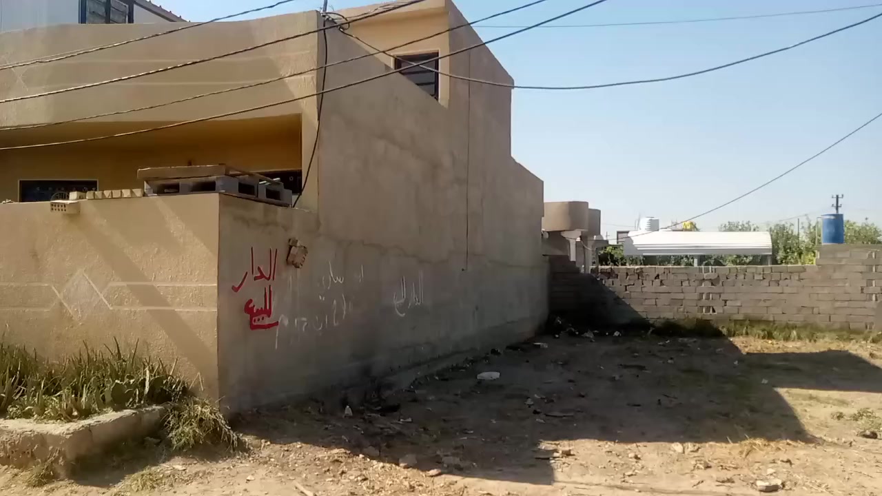 بيت للبيع 117 جسر ديالى قرب طرشي الباخره 200 متر عن السده المساحه 180 متر رقمي ***********
