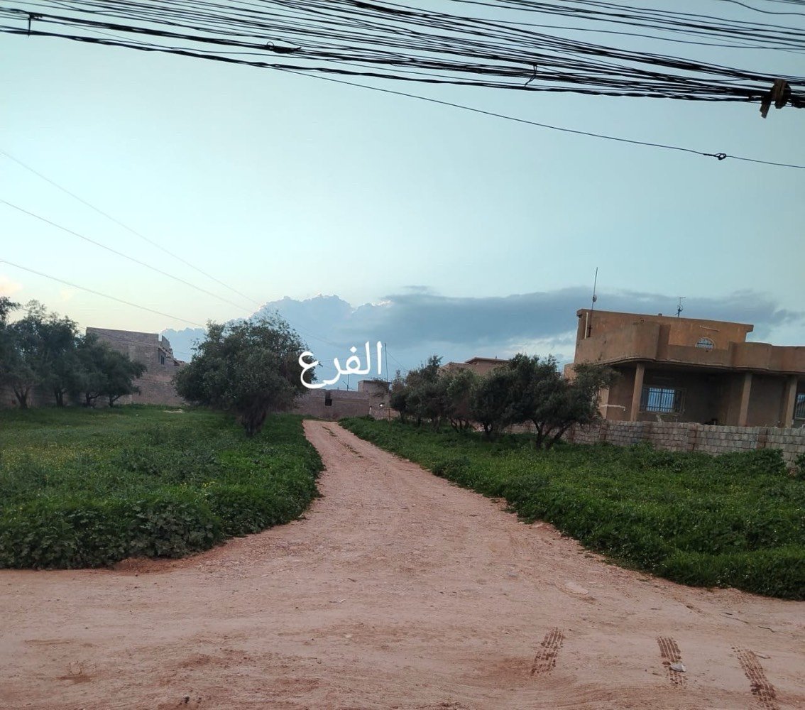 أرض للبيع سند طابو زراعي نموذج ٢٥
مساحة الارض ١٣٢ متر مربع
الأبعاد ١٦ × ٨٫٢٥
الاتجاه قبلة وشروق
 الموقع مدخل زيونة الخلف حي التحرير
كما موضح في الصور 
فرع هادئ وأراضي محدودة
 وقريبه بضعة أمتار عن شارع ٢٠ 
وشارع ٦٠ الحولي ٣٠ متر تقريباً
ملاحظة بالإمكان زيادة مساحة لحد ١٦٢ متر