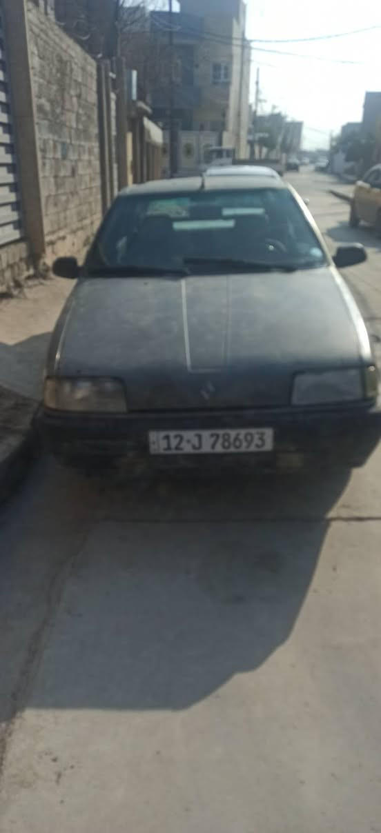 رينو 19 سنوية جديدة كوبون ورقي طخم نظيف  صبغ مابيها المحرك نفخ كابريتر برازيلي سيارة حلوة ورخيصة مدوشمة جديد سعرها 16 وبيها مجال *********** مكاني حي الانتصار
