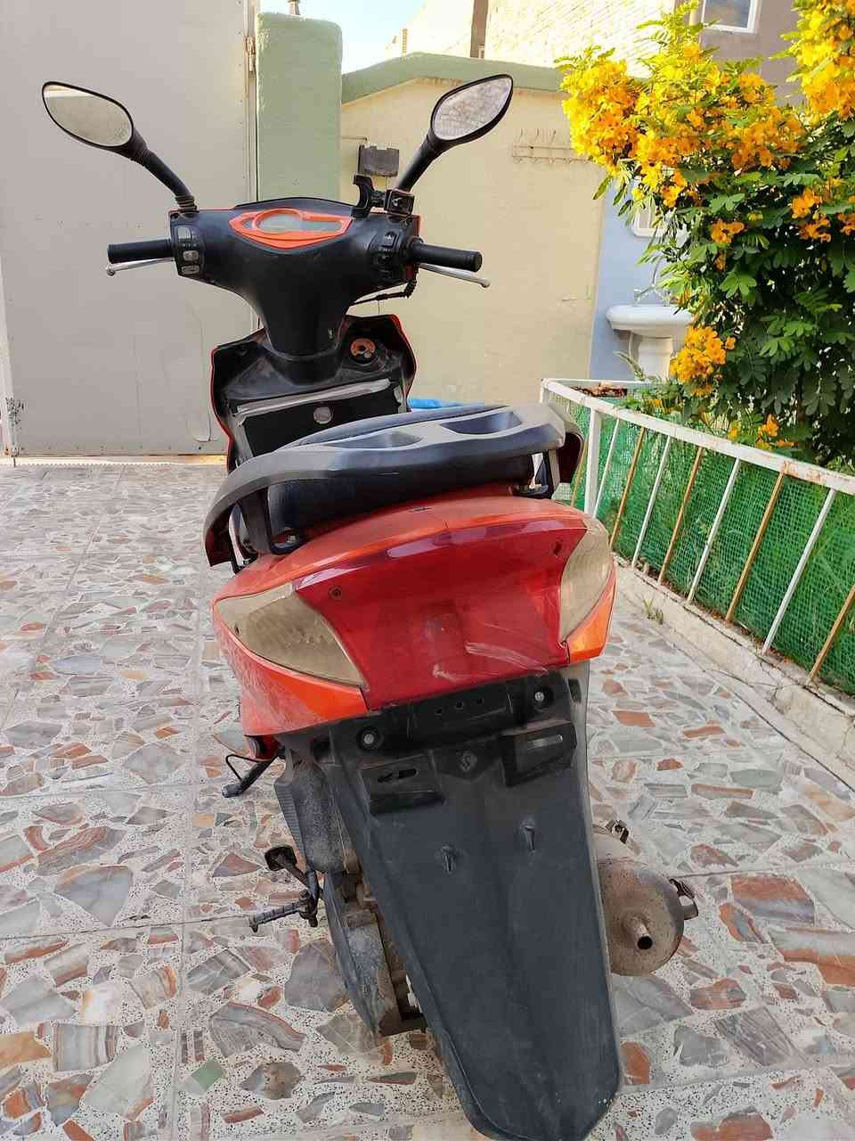 دراجه هوشا سكنز 
الدراجه مكينتهه مال ماكس 
ما مفتوحة 
كهربائيات كلهه شغالة 
بصمة إنذار سرقة 

النواقص
١- عداد السرعة ما يشتغل فقط عداد البانزين يشتغل 
٢- الچاملغ الإمامي بي كسر كما موضح بالصورة 

تجي تفحص وتقتنع يله تاخذ 
السعر ٤٠٠ 
شراي راسلني


**إذا كنت صاحب هذا الإعلان وتريد حذفه لأي سبب، رجاءا أرسل رسالة إلى الدعم الفني**