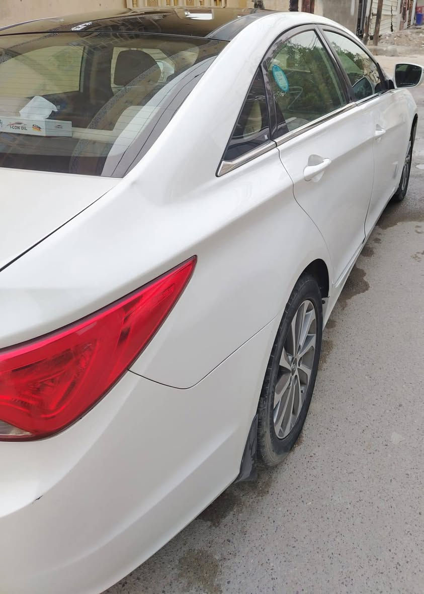 السلام عليكم سوناتا خليجي موديل٢٠١٤ محرك 2400  فول مواصفات ما عده بصمه سعر 130 وبيها مجال عنوان البياع تقاطع الدرويش رقمي ***********
