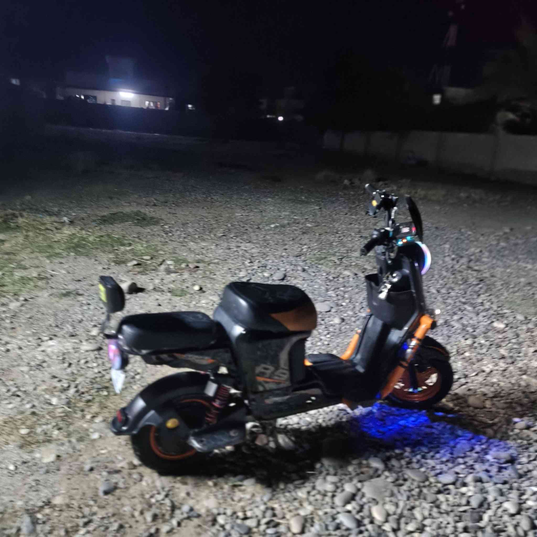مطار شحن للبيع R9 للبيع ب 400 بمجال هذا رقم الهاتف***********
