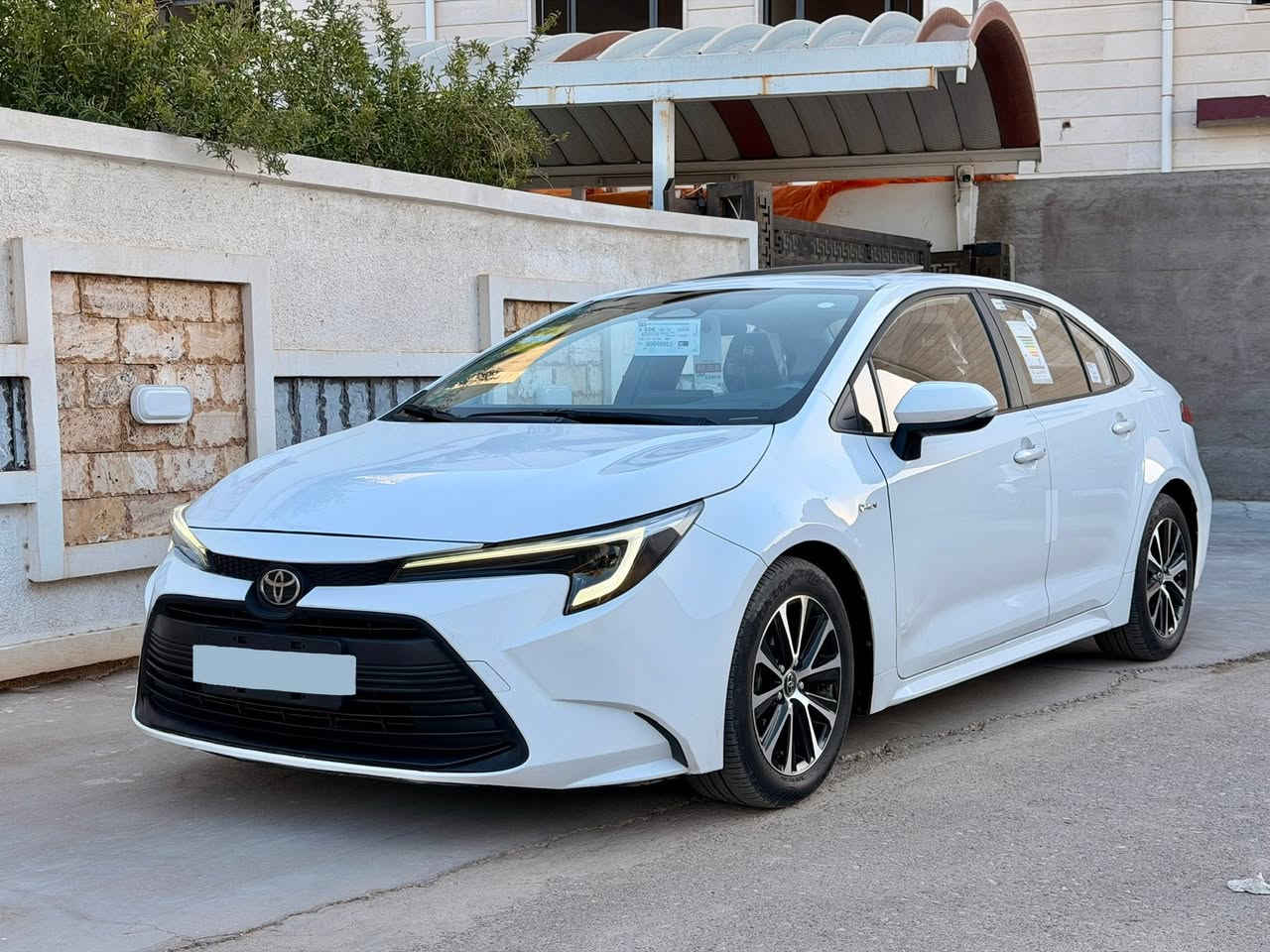 كورولا 2025 هايبرد خليجي
السيارة جداً جديدة وبعدها على وضع الشركة من برة ومن جوة مكفولة من الصبغ والتبديل ومابيها ولاشخط ولاحتى رصعة وحدة ماعدى ( بارد بسيط بمكان واحد ومشتغله شغل حلو ) 
ماشية ٢٩ الف 

المواصفات فول ١/١ 

فتحة سقف سلايد 
بصمة تشغيل 
شاشة لمس وكاميرات دوارة 
رادار امامي 
كشن مخمل 
لد نهاري 
تبريد قطعتين وتبريدها ثلج بمعنى الكلمة
وبعد بيها هواية مواصفات رقم بغداد الجديد والهزة والسنوية جديدة 

السعر ( ١٤٥ )
مكانها بغداد 
الهاتف / ***********
