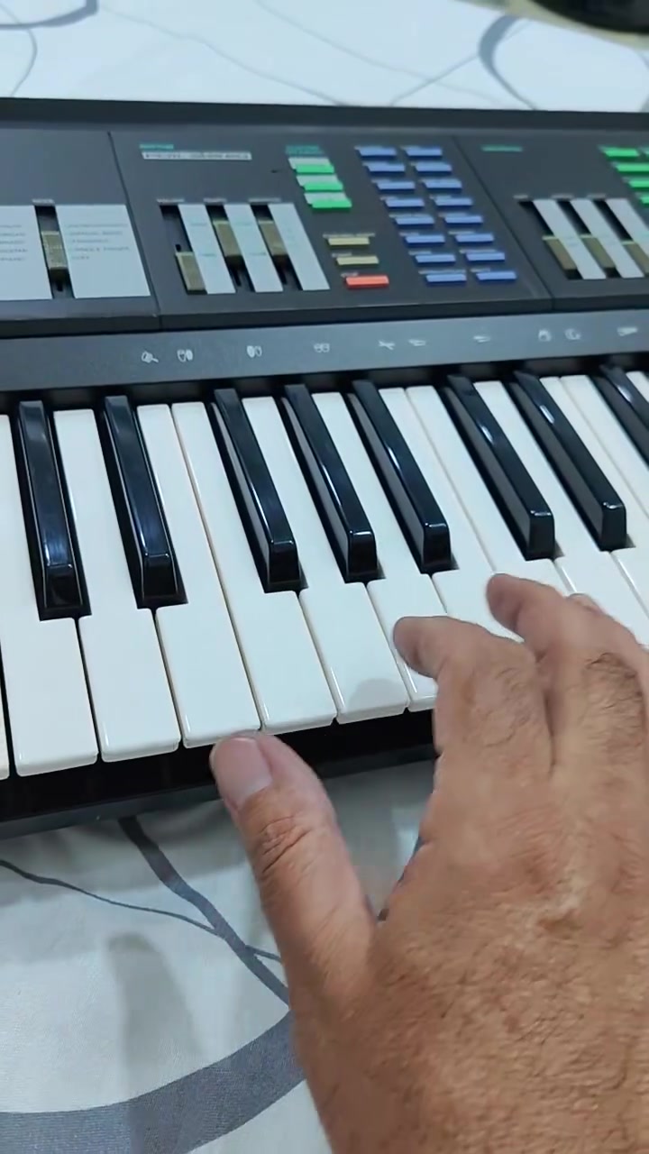 أورك كيبورد ياماها الاصلي الياباني
YAMAHA  PSR-32

 صناعة في اليابان

انتاج بداية التسعينات

منفذ مخرج اواكس يربط بالتلفون

٦١  مفتاح

ثقيل الوزن

١٠٠ الة موسيقية

٦٤  ايقاع

امكانيات عديدة

نظافة ٩٠ ٪

يعمل بالمحولة و بالبطاريات

السعر  225  الف


**إذا كنت صاحب هذا الإعلان وتريد حذفه لأي سبب، رجاءا أرسل رسالة إلى الدعم الفني**