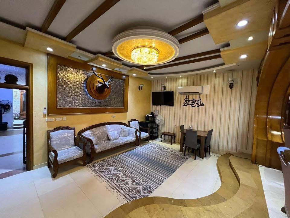 🔱 دار لـلبيع فـي الـجـادريــة مقابيل البنك المركزي 🔱

الموقع :📍 الـجـادريــة ثـانـي عقار من شارع مقابل البنك المركزي .

♦️الـمـسـاحـه : 642 متر

🔴الـواجـهـة : 22،5 متر

🔷 سـنـه الـبـنـاء 2018 

🔶  سـنـد الـعـقـار  مـسـتـقـل
  
🔗 يـتـكـون الـدار  مـن :

 كـراج - حـديـقـه - مـسـبـح

 وصالات و غرف نوم عدد 9 مطبخ  عدد 3 حمام عدد 8

- للاستفسار والطلب يرجى التواصل على الارقام التالية :

الـمـهـنـدس عــمـر الــزيــدي 

  📞     ***********     -     ***********

نـسـتـقـبـل كـافـه العروض التجاريه والسكنية في الكراده والجادريه والعرصات 

عنوان الشركة دار السلطان في العرصات الهندية مجاور فندق بلوم
