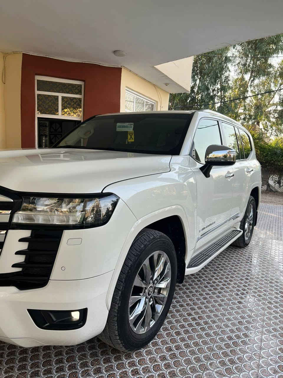 ملاحظه اني مكلف بلنشر السلام عليكم للبيع لاندكروز موديل 2022ساز اصلي  رقم بغداد بسمي مشروع وطني مكفول كفالة عامه من صبغ وتبديل وفتح 
محرك سيارة توين تيربو (3500)
فول موصفات 1/1
بصمه تشغيل 
بصمه أبواب لمس 
تشغيل عن بعد 
فتحه سلايت
كشنات ثنين كهرباء 
كشنات جلد 
كشنات تدفئه تبريد 
8ايرباك 
مري شفط 
شاشات خلفيه 
مطفايه حريق 
جنطه شفط 
سبعه راكب 
ثلاث قطع تبريد 
محرك 3500توين تيربو 
حساس امامي 
حساس خلفي
وباقي موصفات ساز معروفه 
ماشيه40الف حقيقي 
سعر (615)
الاستفسار اتصل على الرقم ***********
مكان بابل حله ملاحظه اني مكلف بلنشر
