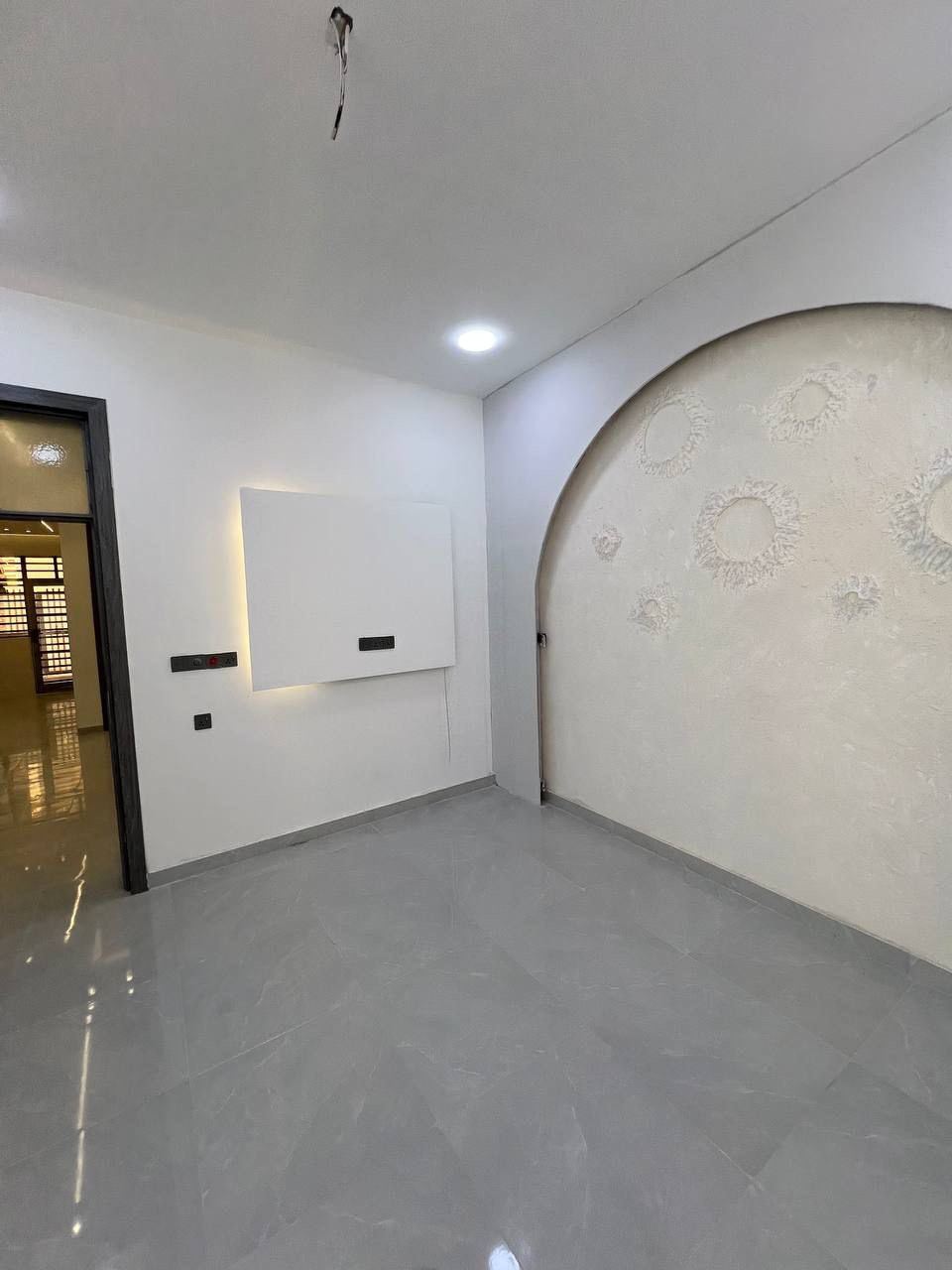 🏠#دار_للبيع   100متر واجهيه 6متر نزال 16.76متر
بناء طابق ونص  حديث 

يحتوي البيت. ع[2غرف نوم -استقبال -صحيات  صالة- ومطبخ] البيت شغل درجة اولى 

مع الخدمات[ماي-كهرباء-تبليط]

🔴ملاحضه البيت جاهز للسكن 🔑

⬅️نوع العقار  طابو زراعي سند 25 اقرار محكمه 

⬅️العنوان #بغداد_الدوره_البوعيثه   

       مجمع العيثاوي 

🔴للاستفسار  خاص او الاتصال ع  الرقم ***********
