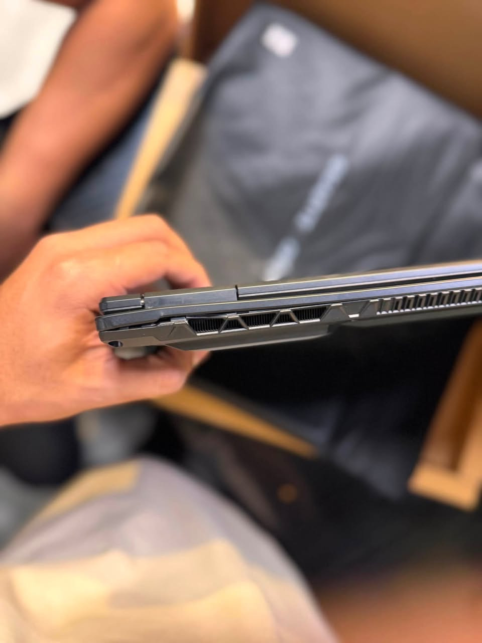 لابتوب گيمنك ودراسة من شركة GIGABYTE نضيف مستعمل قليل جداً لمدة اشهر غراضة كاملة حتى الملصقات سبب البيع : عدم الاستخدام 
مواصفات:
كرت شاشة: RTX 5050 8G
معالج: i7-13620H
رام: 16GB
ذاكرة: 1T SSD
FULL HD PLUS
وباقي مواصفات موجود بلصور
للامانة بي ضرر موجود بلصور ومماثر عليه ب اي شي
سعر: ١٢٧٥٠٠٠ الف بي مجال مكاني فلوجة تگدر تجي تشوفة واذا بعيد موجود ل اي استفسار والتوصيل للمحافظات عن طريق شركة الوسيط
رقم تواصل واتساب وخط:***********
