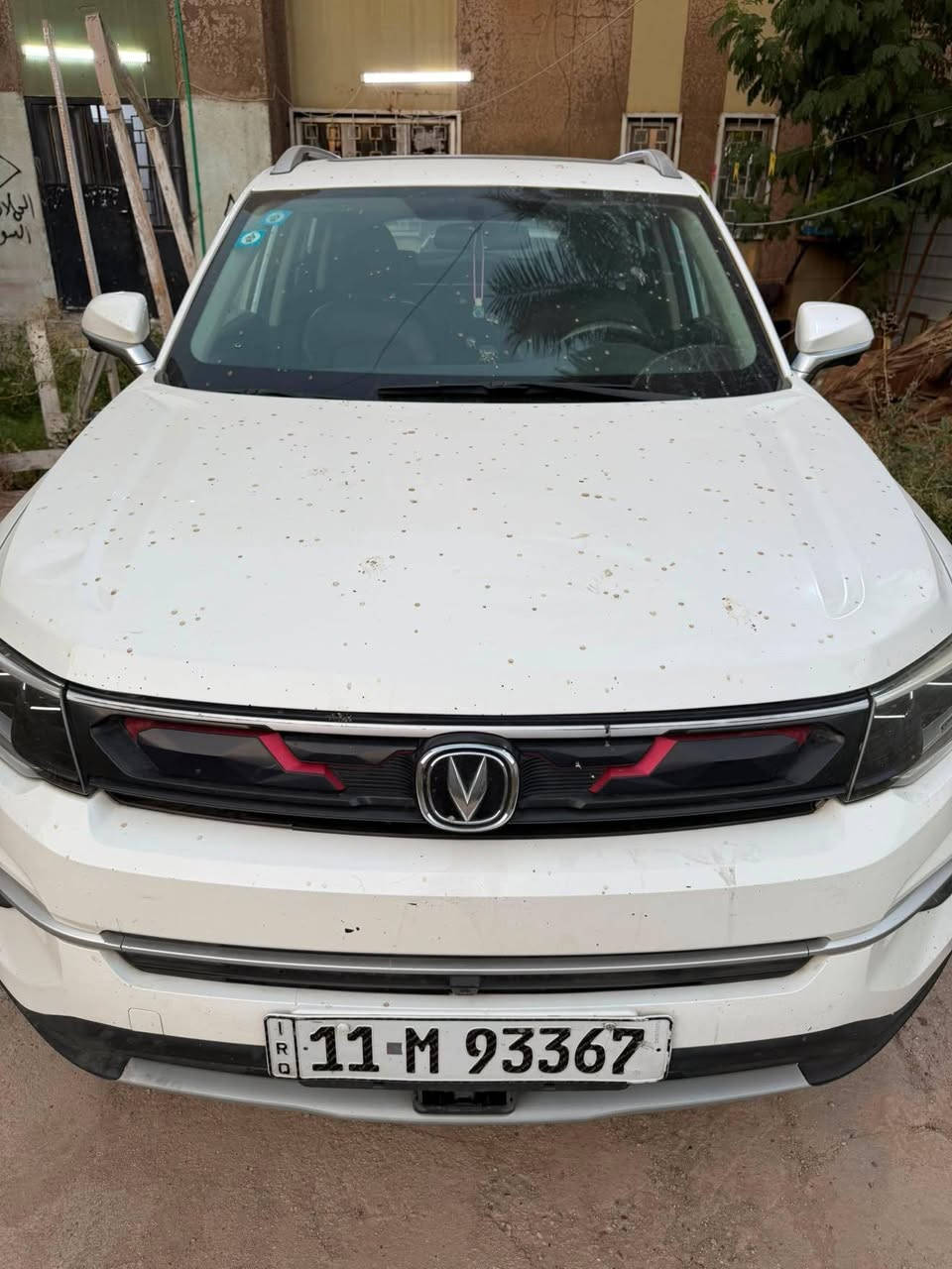 للبيع ...
جانجان CS35 بلس (Changan CS35 Plus) توربو، موديل 2021-2022
​السيارة نظيفة وماشية (154 ألف كم) حقيقي، رقم بغداد ألماني مميز (الحرف M)، والسنوية والهزة جديدة قبل شهرين والفحص كله جديد والسيارة جاهزة للاستخدام وباسمي 
​فول مواصفات:
​المحرك: 4 سلندر، حجم 1400 توربو (1.4L Turbo)، عزم وقوة ممتازة واقتصادية جداً بصرف البنزين.
​الكير: أوتوماتيك (دبل كليتش 7 سرعات) تبديلاته ناعمة ومريحة جداً بالسياقة.
​البصمة: فول بصمة (بصمة تشغيل للمحرك + بصمة أبواب للأقـفال)، وبيها ميزة التشغيل عن بعد من الريموت بلادي.
​الشاشة والتحكم: شاشة لمس جبيرة وعريضة بلادية مدمجة بالطبلون، تحكم ستيرن كامل جهتين، ومثبت سرعة (كروز كونترول)، وياها شاشة عدادات ديجيتال تفاعلية كاملة.
​المقاعد: كشنات جلد بلادي (لون جوزي وأسود) مريحة جداً و5 راكب، كشن السائق كهرباء والمعاون يدوي.
​الكاميرات والحساسات: كاميرا خلفية بلادية + كاميرا جانبية جوة المراية اليمنى وبيها حساسات وقوف خلفية.
​الإضاءة: مصابيح أمامية ليد (LED) بلادية قوية وياها نظام الـ Auto والدي لايت النهارية.
​الأمان: 4 وسائد هوائية (إيرباگ) سليمة، بريك الكتروني (بصمة)، نظام اوتو هولد (Auto Hold)، نظام منع انغلاق المكابح (ABS)، ونظام التحكم بالاستقرار (ESP)، وحساس إطارات.
​التبريد والإضافات: تبريد قطعتين ثلج ما شاء الله (شاشة تحكم باللمس)، فتحة سقف (سلايد روف)، ومرايا جانبية شفط كهربائي تتطوى ويا القفل.
​الويل: ويل براعم حجم 18 بلادي شكل مميز.
●​حالة السيارة :
​المحرك والكير واللوية والكهربائيات وجام الحجر كله بشرط الفحص والجاهزية، ومابيها أي نقص ميكانيكي.
​البدي (الصبغ): السيارة بيها 3 قطع صبغ بالصفحة اليمنى (الباب الأمامي الأيمن، الباب الخلفي الأيمن، وحافة الجاملغ الخلفي الأيمن) أثر شخوط وحكات طبيعية وتصليح تجميلي. بيها طعجة زغيرة جوة لوحة الرقم بالجنطة وشخوط باركينك طبيعية بالدعاميات. الحادث مو قوي، والسيارة شاصي ولغد سليم 100% وبشرط الفحص والسونار موجود مثل ماموضح بالصورة
​المكان: بغداد - السيدية شارع الخيزران
السعر: 110 وبي مجال بسيط للشراي 
للتواصل خاص 
او الاتصال على الرقم : ***********
