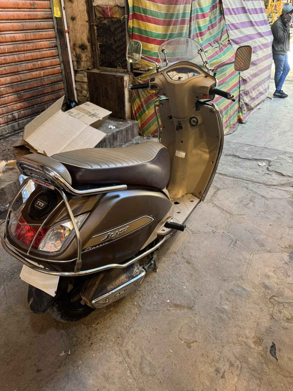 السلام عليكم 
دراجه هندي tvs جوبتير كلاسك 
دراجه راقيه بمعنئ الكلمه 
سبب البيع ماعندي مكان الها  بالبيت 
شغاله وماناقصها كلشي 
مكاني البصره العشار 
***********
