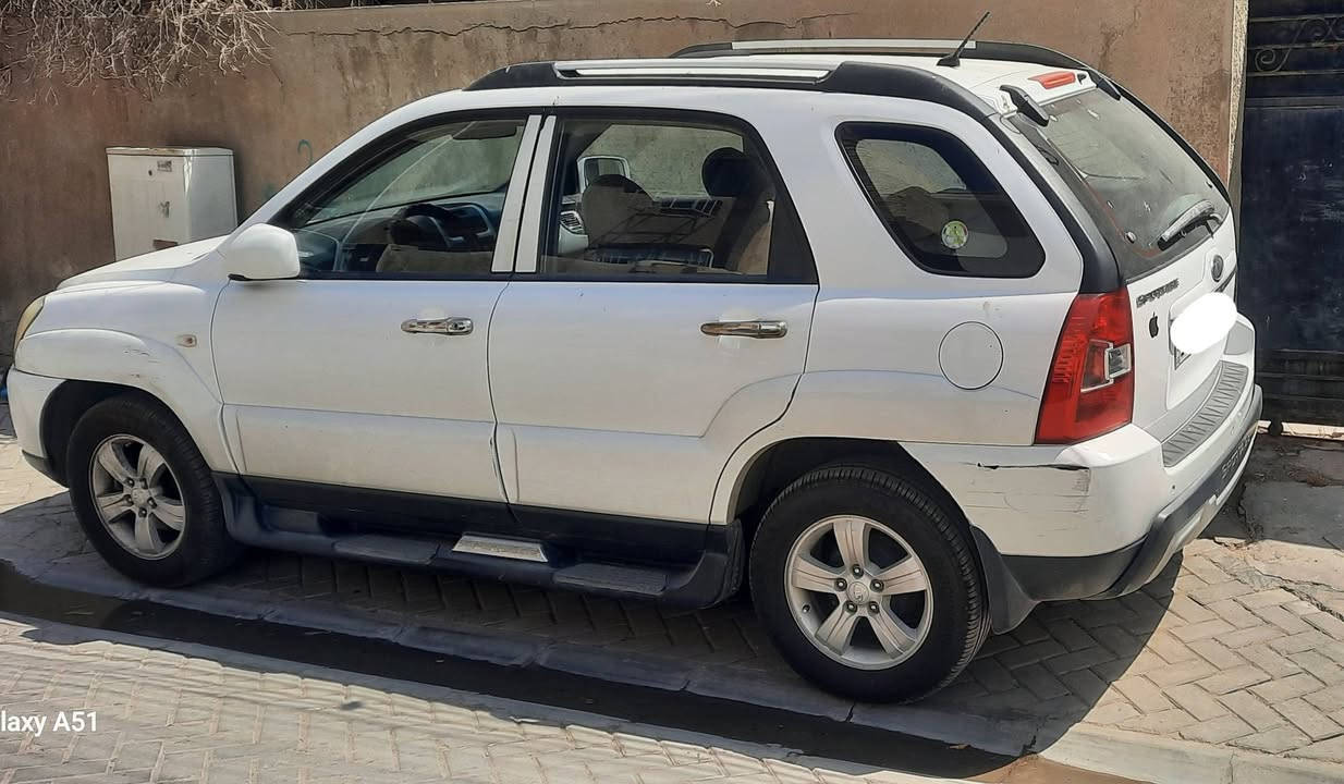 سبورتج ٢٠٠٩ وارد كوري داخل جلد اسود  سياره جديده ومحافظ عليها مغلفه ارضيه وكشنات ماشيه اكثر من ١٢٥ الف وقابل للزياده آني ثاني مالك للسياره الاول المستوردها محرك وكير وداخل وبدي كله بلاد بيها تايرات تخم جديد قبل اسبوعين وباتري قبل ٤ أشهر تبريد الحمد لله ممتاز العام مبدل منظومه كامله بلاديه السعر ١٢٠ ورقه بي مجال للشراي من تجي وتشوفها ***********
مامتواجد على النت وما ارد على اي تعليق شراي اتصل واليعلق تعليق سلبي خل يتحمل النتائج مع احترامنا للجادين
