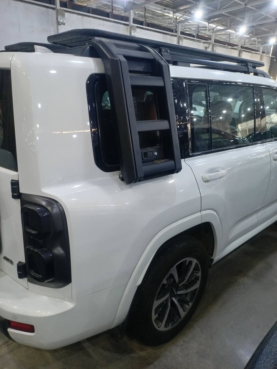 🚘✨ سيارة GWM H9 موديل هافال h9 للبيع 2026 ✨🚘
فخامة + قوة + هيبة على الطريق
تصميم عصري بمواصفات متطورة وتجهيزات كاملة تناسب السفر والاستخدام اليومي والطرق الصعبة 💪

🔹 المواصفات والمميزات: ✔️ محرك قوي وأداء عالي
✔️ دفع رباعي 4×4
✔️ تصميم خارجي هجومي وفخم
✔️ شاشة حديثة ونظام ذكي
✔️ كامرات وحساسات كاملة
✔️ فتحة سقف بانوراما
✔️ داخلية جلد فاخرة
✔️ رنكات سبورت
✔️ إنارة LED حديثة
✔️ مناسبة للبر والمدينة والسفر

🔥 سيارة تجمع بين الراحة والقوة والفخامة
🔥 شكل عصري وهيبة ألمانية بسعر منافس

📍موديل: 2026
📍اللون: أبيض لؤلؤي
📍الحالة: ممتازة جداً

للاستفسار والمزيد من التفاصيل راسلنا خاص 📩

#GWM_H9
#H9_2026
#سيارات_العراق
#بغداد
#SUV
#دفع_رباعي
#سيارات_فخمة
***********
