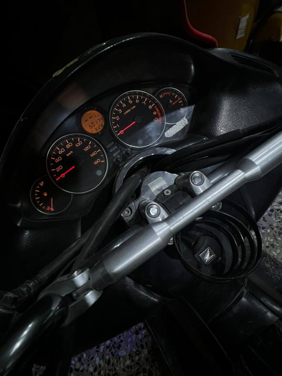 السلام عليكم 
للبيع 8/0 فوروه
دراجه كفاله 
مكينه ما مفتوحه تخبل اي نقص ما بيه 
تايرات جدد 
منظومه زنون 
كزوز رياضي صوت طرب 
دراجه تخبل شغل وطلع اي نقص ما بيها 
سعرها 900 متلكه هيج سعر بهيج نضافه عوزها بس غسل 
مكاني بغداد الراشديه 
رقمي ***********
