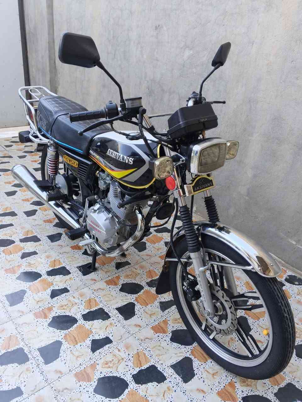 دراجه نضيفه اخت الجديده موديل 23 زيرو مناقصهة أي شي محرك اخرس ورقه منفيس السعر 725 وبيه مجال بصيط جدا مكاني الرمادي التأميم رقمي ***********
