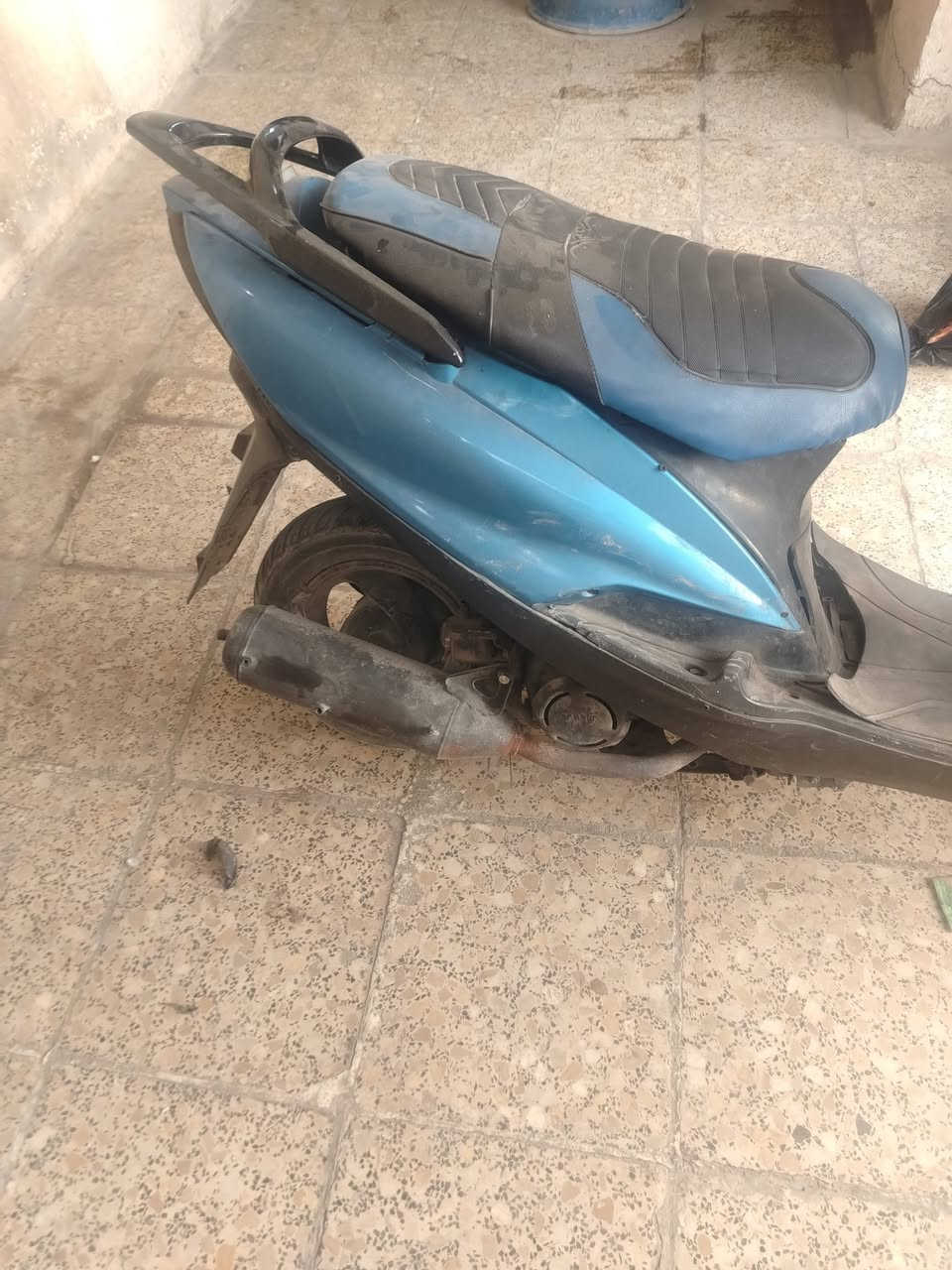 دراجه للبيع طافيه شباب إني أخذته 300الف طفت عندى وجفتتهه 80      وماطولت عندي هوايه.  هم رجعت طفت.    هندر لاطش وسلف.   واكف   الف صارت عليه 400 له  شي علئ شى ابيعه 250 لي يريده بمكاني بغداد بياع تقاطع درويش. ***********
