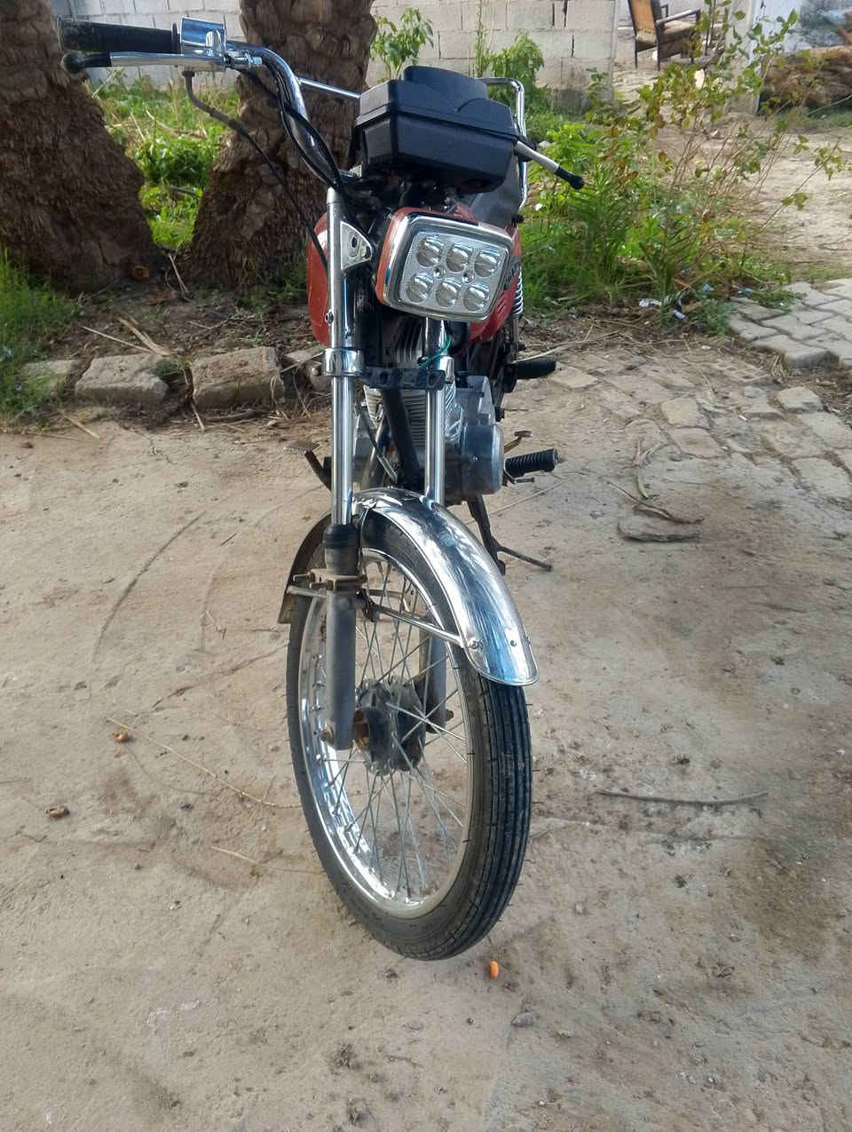 للبيع دراجة 4 كير كلك الدراجه مبدل الهه هواي غراض جدد اصليه ضفيره وعقل ويل امامي  وتاير امامي وشوته ولشه وبك لايت ولايت وستان شغاله وخير من الله عوزنه بس باتري سعر275 وبيهه مجال 
***********
