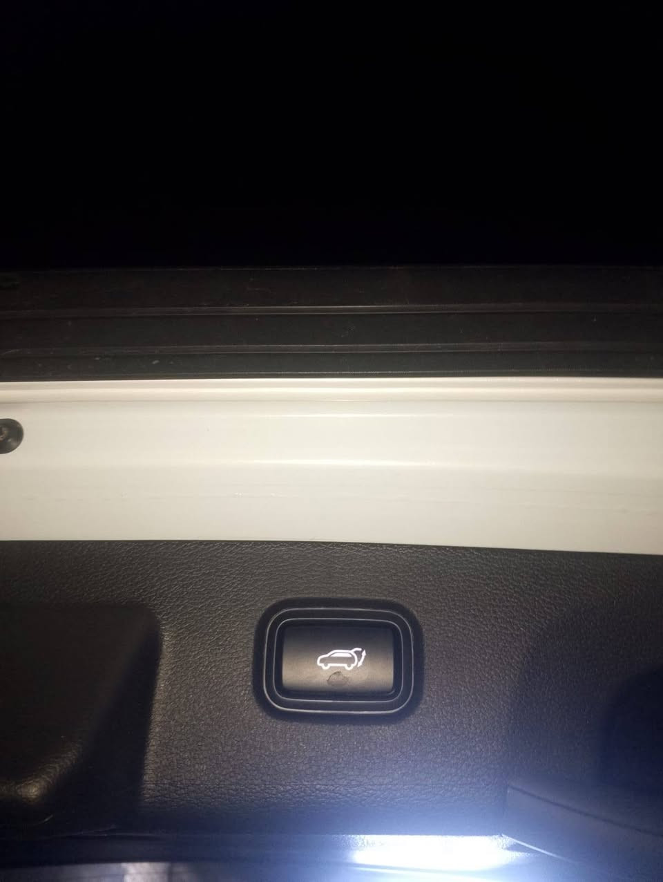 سلام عليكم سياره سبورتج موديل2025 وارد خليجي رقم بغداد صندوق كهرباء فول من عده البانوراما والكشنات كهرباء السياره باسمي مكاني بغداد العبيدي شهداء الثالثة سعر 257 رقم الهاتف ***********
