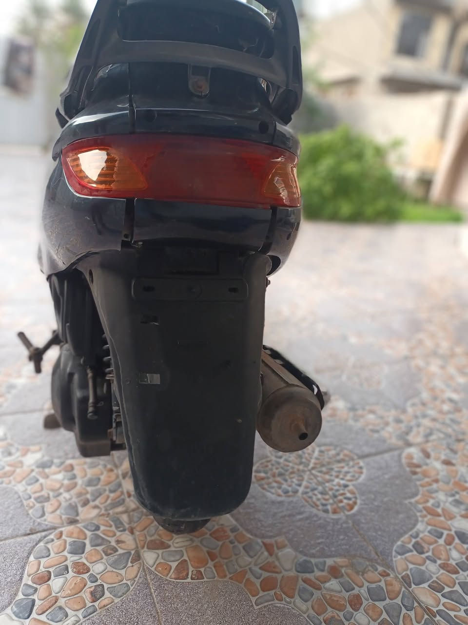 السلام عليكم البيع درجة فراشه مكينه خير من الله 
سلف هندر شغل 
كهربائيات شغاله
كفرات بلاد
مكان حله ورديه خارج
السعر  300 وبيها مجال
***********
