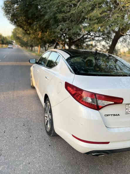 السلام عليكم 
اوبتما 2013 وارد امريكي فول مواصفات 
مكينه 2400 GDI بدون اي تنقيص 
بانوراما
بصمة تشغيل 
كراسي كهرباء + خزن 3 وضعيات
تدفئة وتبريد كشنات اماميه + تدفئة كشنات خلفيه 
داخل جلد اسود 
سستم صوت infinity 
اشاير بالمري 
كاميرا خلفيه +شاشة لمس بلاديه 
تبريد مناخين منفصل 
فتحات تبريد خلفيه 
بك لايت لد 
السياره عليها ادامه كامله 
رقم بغداد بأسمي تحويل مباشر 
ضرر السياره جاملغ وبنيد وبيها بارد بصفحة الراكب
السعر 116 وبي مجال 
للاستفسار 
***********
