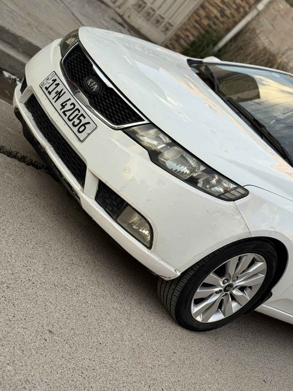 السلام عليكم
للبيع سيراتو ٢٠١٢ خليجي بدون صبغ كلهة مكفولة من الصبغ حتى الدعاميات بدون صبغ 
كير ومكينة كفالة جدد بالضمان حجم ١٦٠٠ 
تبريد ثلج بالضمان 
٣ سويچات احتياط
فتحة سقف طكتين
داخل اسود جديد 
مري شفط
تخم تاير جديد 
ويل بلادي جديد
شاشة اندرويد تسجيل فيديو صوت وصورة
مكانهة بغداد حي الاعلام 
السعر ١١٤

***********
