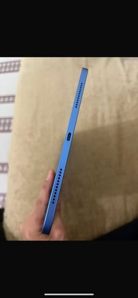ايباد 11 • بطارية 100% • قلم وكفر
