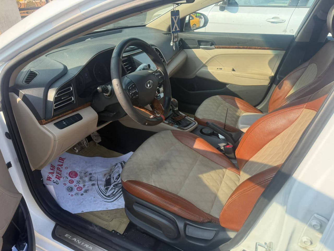 السلام عليكم 🔴للبيع
هونداي النترا 2020 خليجي
فولللل مواصفات 1/1 كل مواصفات الالنترا نظام الاسمارت  سياره مكفوله كفاله عامه 
السعر: 168$
ماشيه:129 km الف فقط
1- بصمة عدد 2✅
2- سلايد - فتحة ✅
3_محرك 2000 دوش ✅
4_كير At✅
5_حساس خلفي & امامي ✅
6_كاميرا خلفيه أمامي +داش كام بلادي ✅
7_شاشة كبيره اندرويد✅
8_تحكم أستيرن جهتين✅
9_وضعيات قيادة متعدده 4 وضعيات (ايكو +نورمل +سبورت + سمارت)✅
10_كشنات جلد لونين✅
11_مري شفط نضام ترحيب ✅
12_صندوق بصمه ذكي ✅
13_لد نهاري✅
14_تبريد قطعتين ✅
15_ويل كب/ويل كروم/✅
16_سببير غير مستخدم ✅
17_يدات نيكل✅
18_مدخل AUX+USB/بلوتوث….✅
19_شاشه عرض الاعطال ✅

*ملاحظة
(السيارة بيهة شخط خفيف  ب الباب الخلفي عكس السايق 
+ علامة السيارة ب المقدمة بيهة طخة  خفيفة +مبدل رواجز بسبب الدهن ) باقي سيارة مكفولة من كلشي بدون ظربة بدون صبغ بدون بارد وسيارة جاهزة من كل النواحي موضح كلشي ب الصور 
ذكرت كل تفاصيل السيارة ب الحرف الواحد بدون نقص الي يشوف سيارة وتعجبة كلشي مذكور عندة 
فقط يتصل ويدلل
العنوان / بغداد / تقاطع الدرويش/ حي التراث ***********
*********** 
*السيارة بيهة مجال جداً قليل
