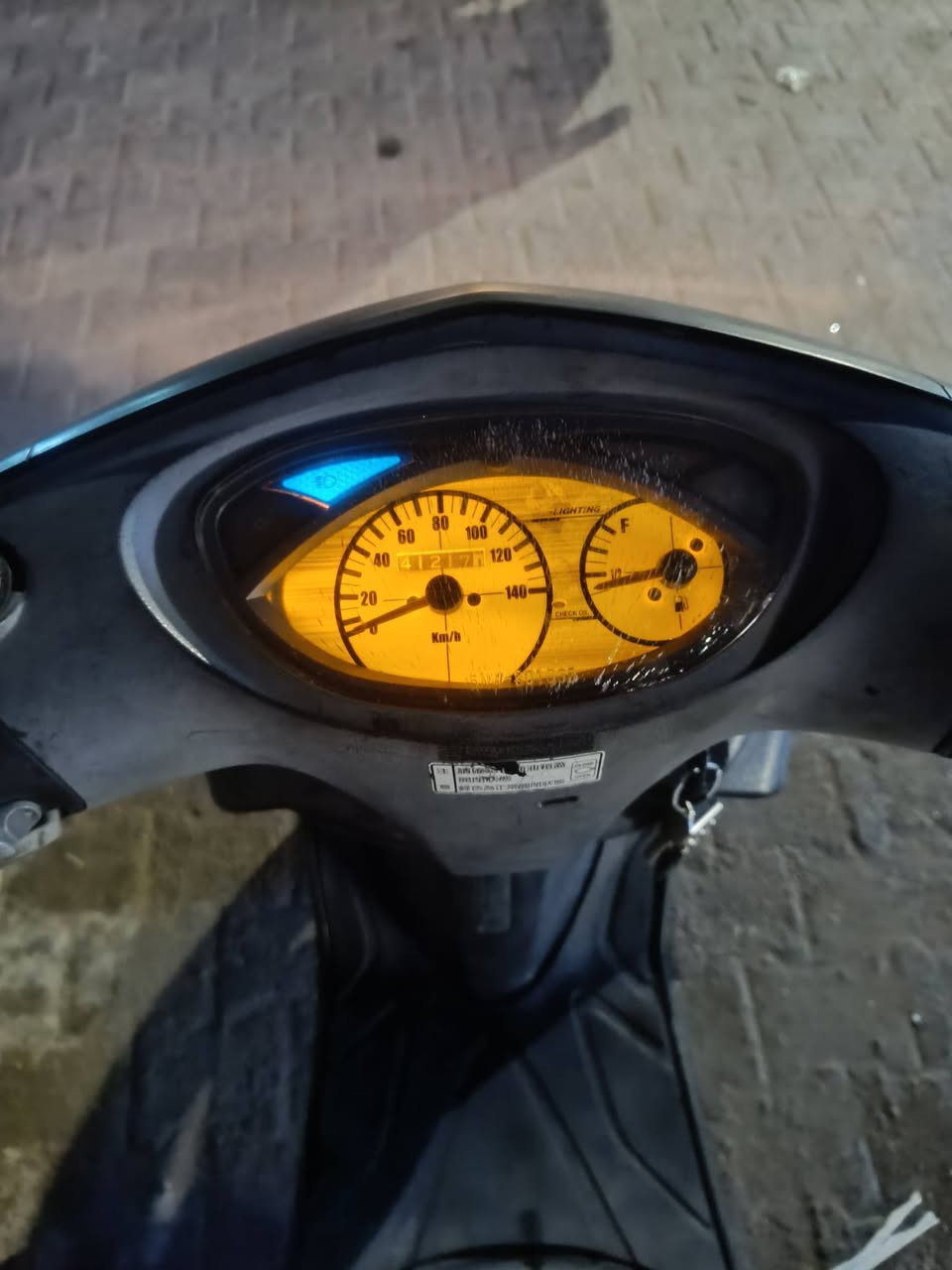 سلام عليكم 
دراجه ماكس 140 جديده صالي شهرين من نزلته من الحاويه مكينه جديده بل صندوق  برغي ما مفتوح وشلعه معدل لا تدفع ربع اذا ما تقتنع من شلعه ومعدل ونضافه وشاصي ودبلات كهربائية كله تشتغل ما متعوبه دراجه عندي محل من البيت المحل   سعر 850 وبيه مجال قليل رقم الهاتف *********** مكاني بل نجف مجمع اميرات السكني
