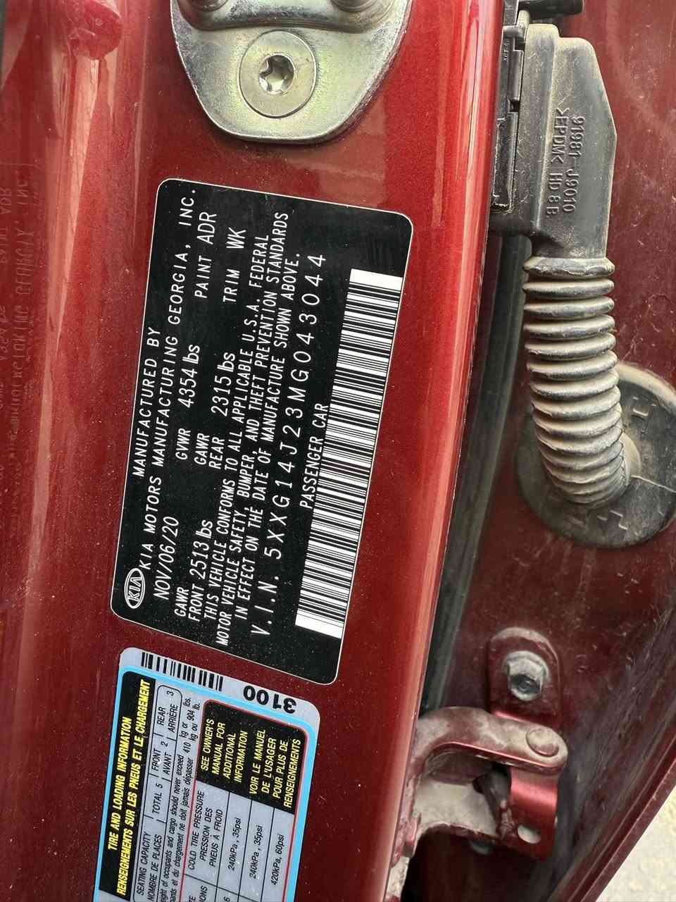 سلام عليكم
كي فايف وارد أمريكي موديل 2021 
معوقين سنه ونص وصير حره
حادثها تبديل بنيد بدون دواخل 
ايرباك دركة
وبيها كلير باامريكا بيبان اثنين جهه يسره
محرك 1600 تيربو 
داخل احمر 
ماشية 64 الف
سياره جاهزه وحلوه 
عارضها 137 وبيها مجال
***********
