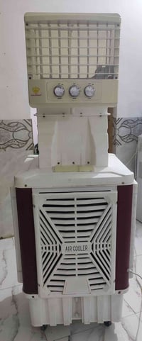 كنفيره مشتغله موسم واحد نضيفه وشغاله للبيع ب250 وبيها مجال 07719648752