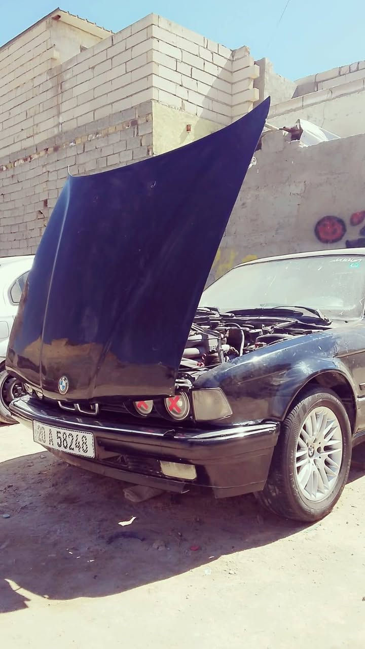 سلام عليكم BMW 735 كير عادي سياره بسمي رقم انكليزي مكينه كير عشرط غرفته حلوه مديل 1991 حداديه تعبانه وبيه نقوصات بسيطه السعر ( 30 )  مكانه نجف ***********
