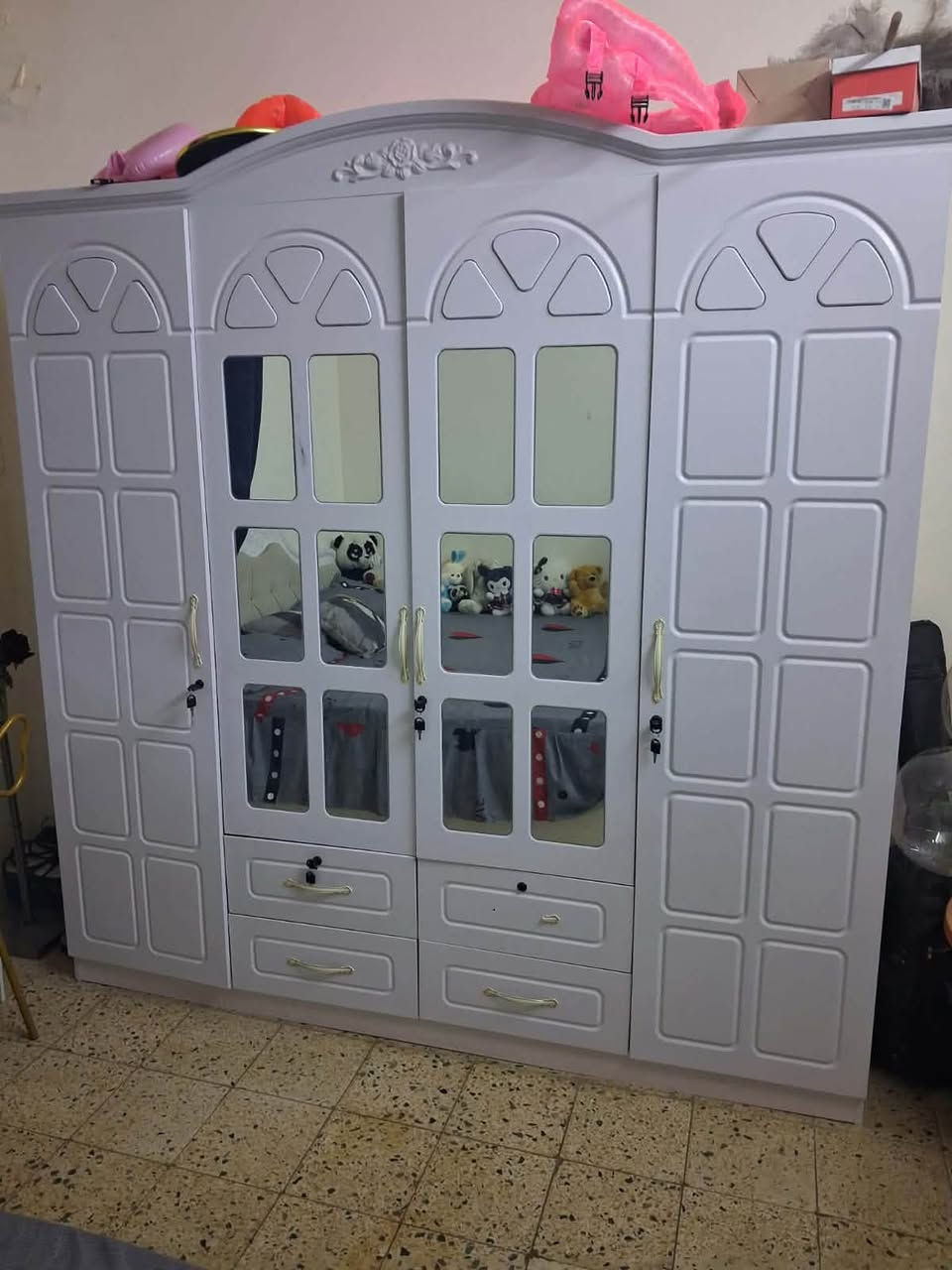 غرفة كانتري نظيفة موجود توصيل ***********
