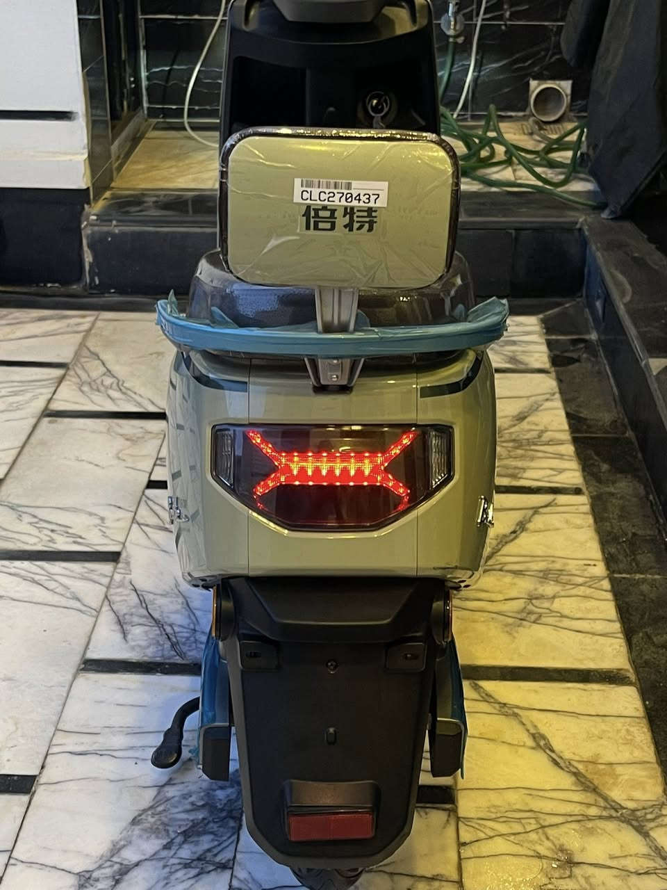 السلام عليكم 
دراجه بيتي شحن نظافه 100% 
6بطاريات  
3 سرعات 63 حقيقي
 
استعمال كلش قليل
بصمه وسويج 
مكاني بغداد

‭0773 754 4991‬
