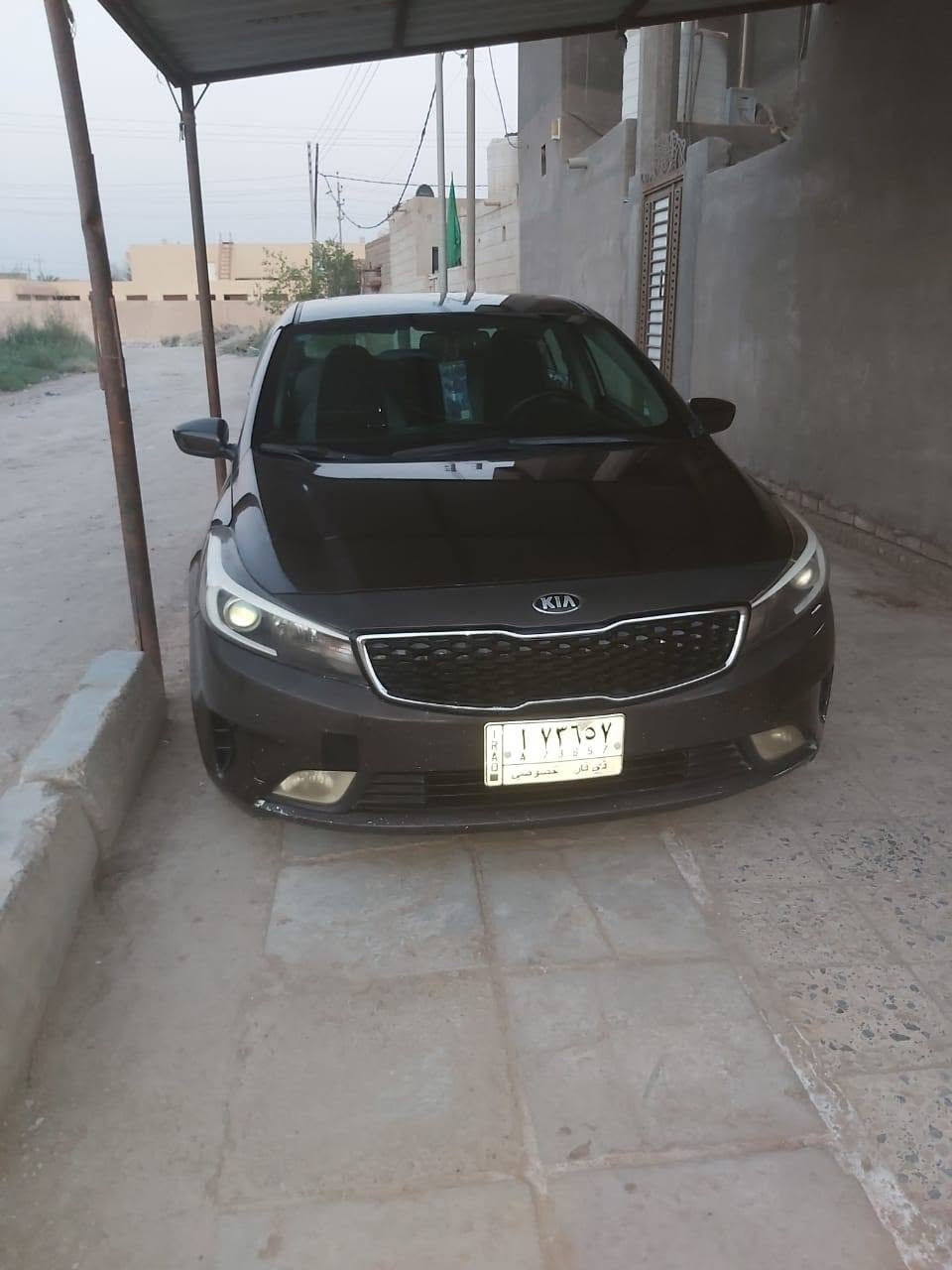 السلام عليكم للبيع كيا فورتي 2017 وراد أمريكي مكفوله كفاله عامه داخله تقرير  موصفات مكينه 2000 دوش  شاشه كامره تحويل مباشر السياره جاهزه كير مكينه مكفولات حداديه تخم تاير تبريد ثلج السعر 115 لاتصال على الرقم *********** سوق الشيوخ, ذي قار
