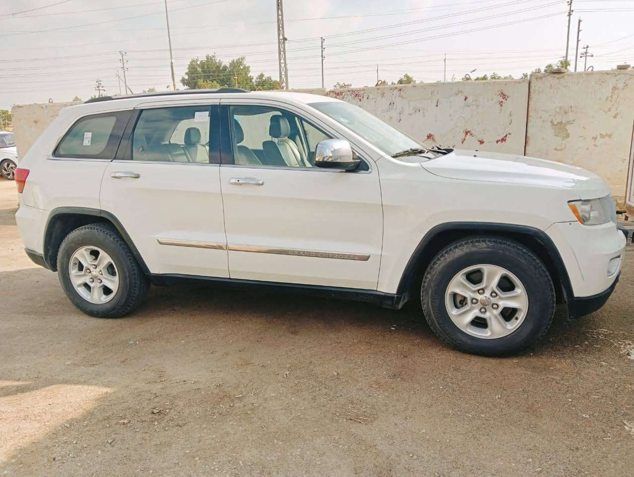 السلام عليكم 
سيارة للبيع جيب الأريدو وارد امريكي مديل 2011رقم بغداد 
للتواصل على الرقم التالي لمعرفة بقية التفاصيل ***********
