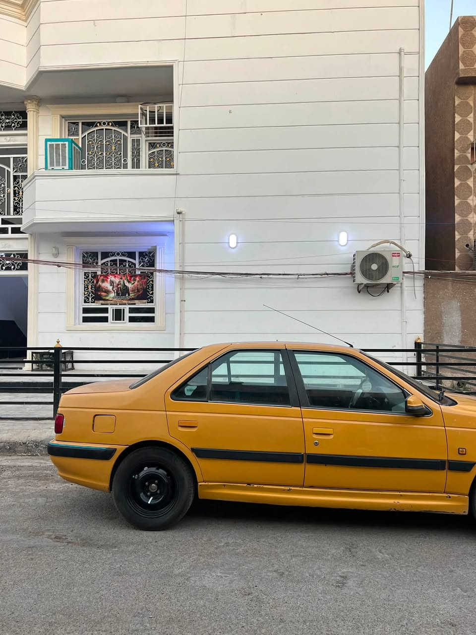 بيجو بارص موديل 2015تبريد ثلج وكيرها فرنسي 
سعرها ب 40 وبيها مجال مكاني ديالى الخالص
***********

