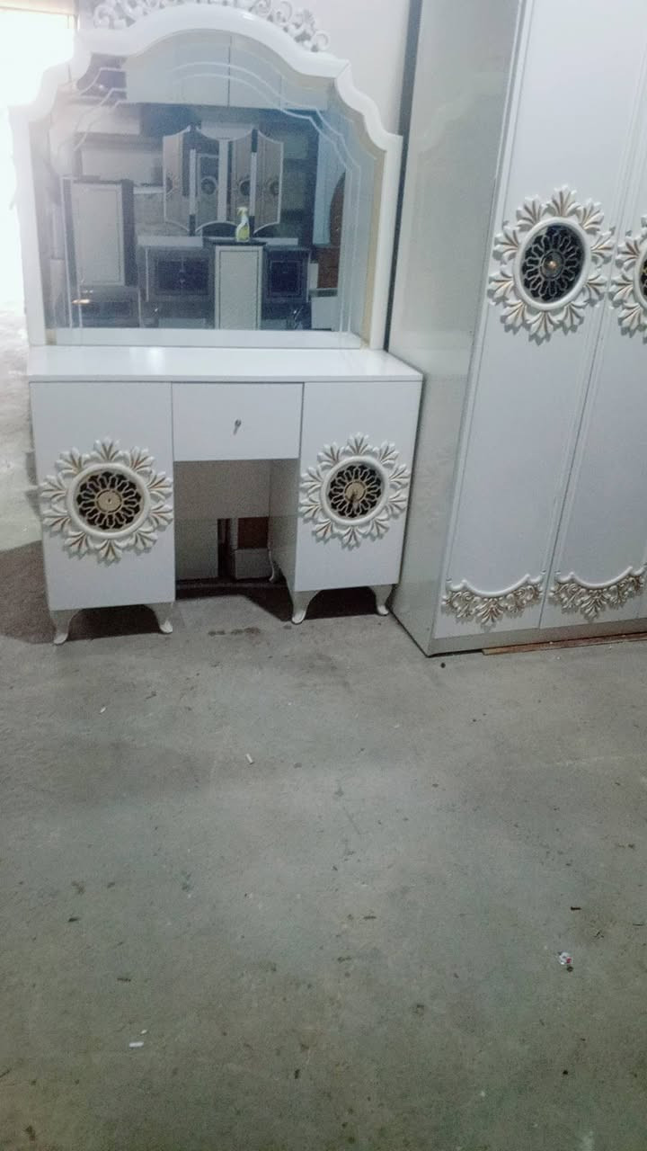 طخم تركي ملكي 8قطع سعر 650 الف عنوان سيميل مسيريك قرب صيدليه بيلا ب فرع ***********
