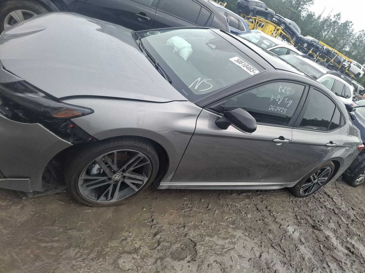 السلام عليكم تويوتا كامري هايبرد موديل ٢٠٢٥ باسمي سيارة جديدة زيرو رقم بغداد صور الحادث معروضة بالمنشور 
سيارة ليبل واحد اي قطعة ممبدلة بيها 
مواصفات xae 
فتحة بصمة سايد بريك بصمة تبريد قطعتين شاشة كبيرة
 السيارة فول مواصفات السعر ٢٧٠
مكاني بغداد للاستفسار
 ***********
