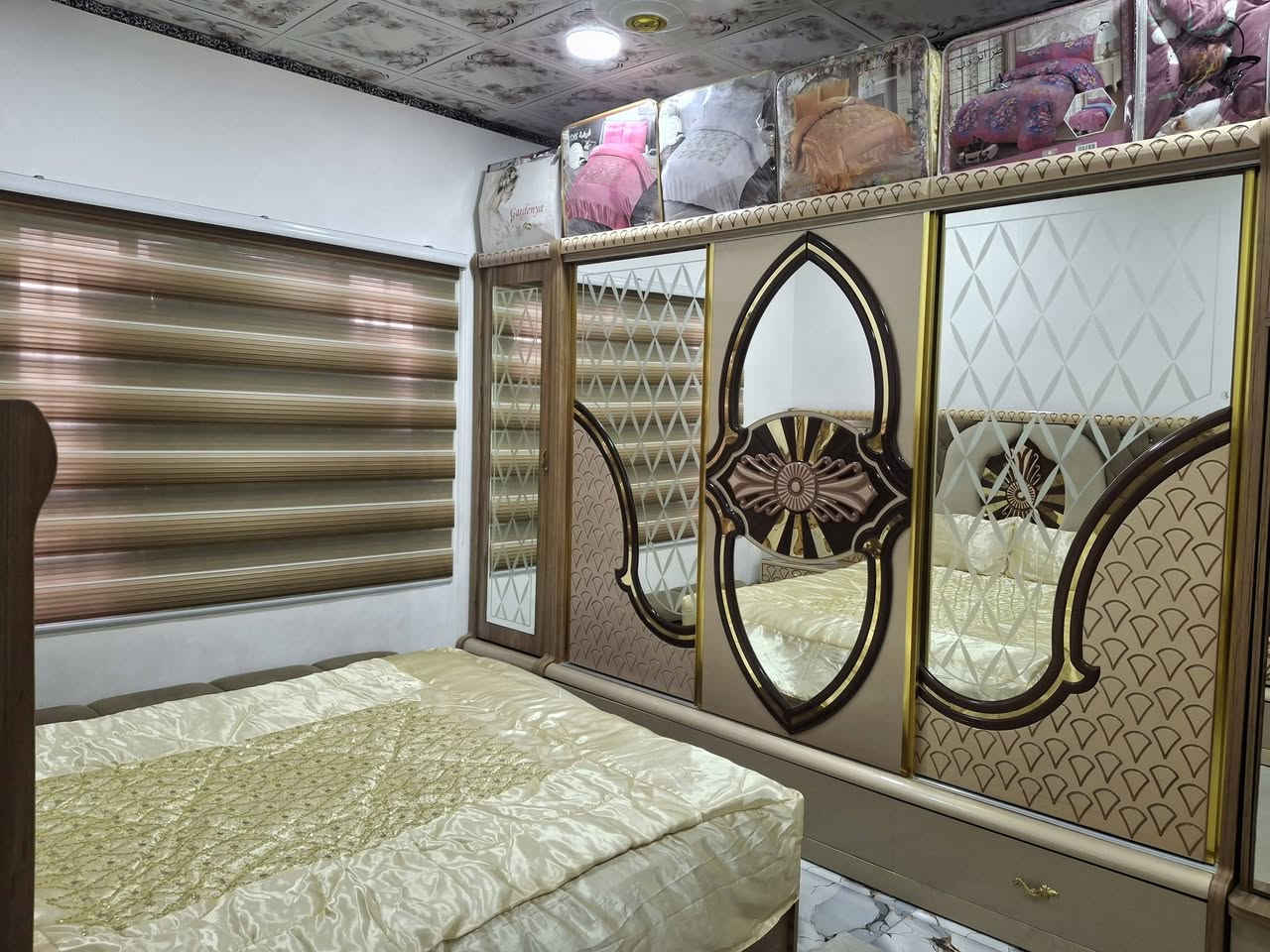 دار زراعي وبي كارت بلديه العنوان الشيشان قريب على سايدين النعيمي يحتوي على غرفتين نوم وهول واستقبال ومطبخ مساحه ١٢٥متر خدمات ماء كهرباء 🔋 السعر الدار 🏠 55مليون وبي مجال +ارض زراعيه مساحه ١٢٥متر السعر الأرض على اتصال
***********
***********
