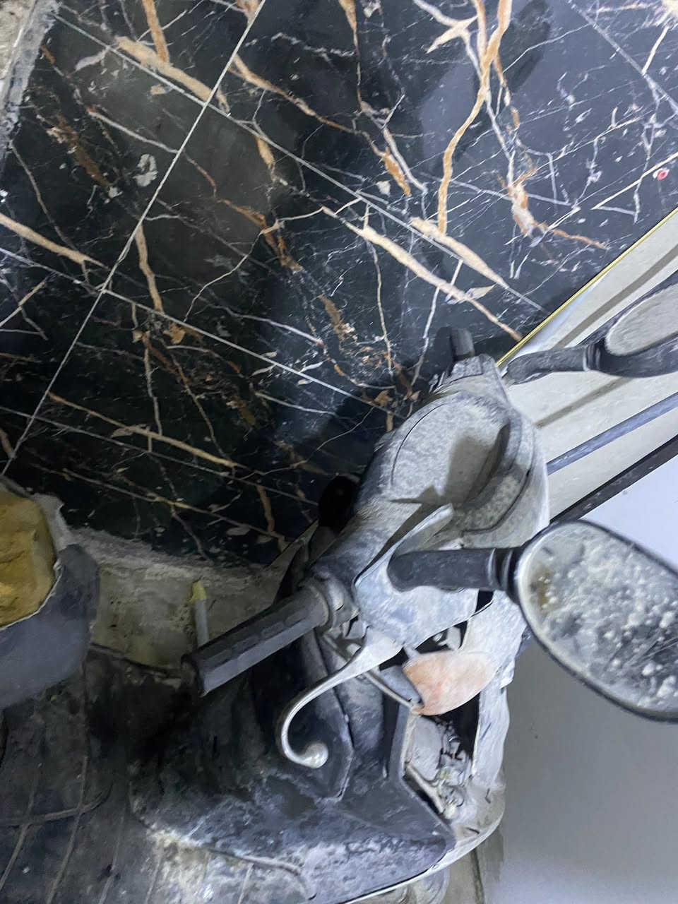 سبيسي ياباني جوزه جديده وسويجها واكفلك سرقه وعشائرياً ابيع كوم حديد صارلها فتره من طافيه تاركها وهاي وضيعه الدراجه سعرها100 مكاني مدينه الصدر رقم***********
